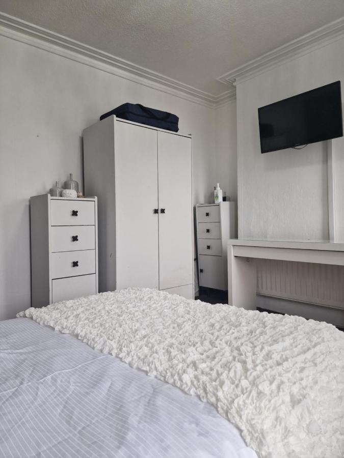 Double Rooms, Free Continental Breakfast, Pics And Full Address Sent After Booking, 2 Miles To City Centre Belfast Exteriér fotografie